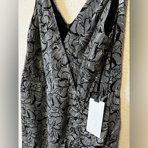 *NWT* ASTR The Label black and white gown - Picture 3 of 7